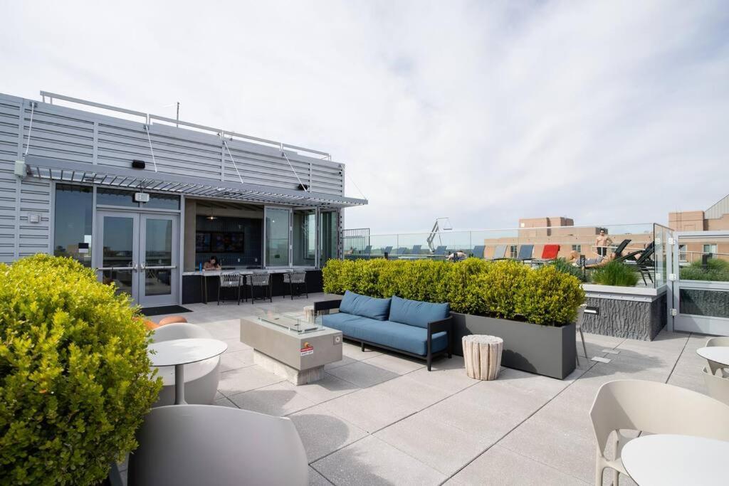 Stylish Condo At Clarendon With Rooftop Views อาร์ลิงตัน ภายนอก รูปภาพ