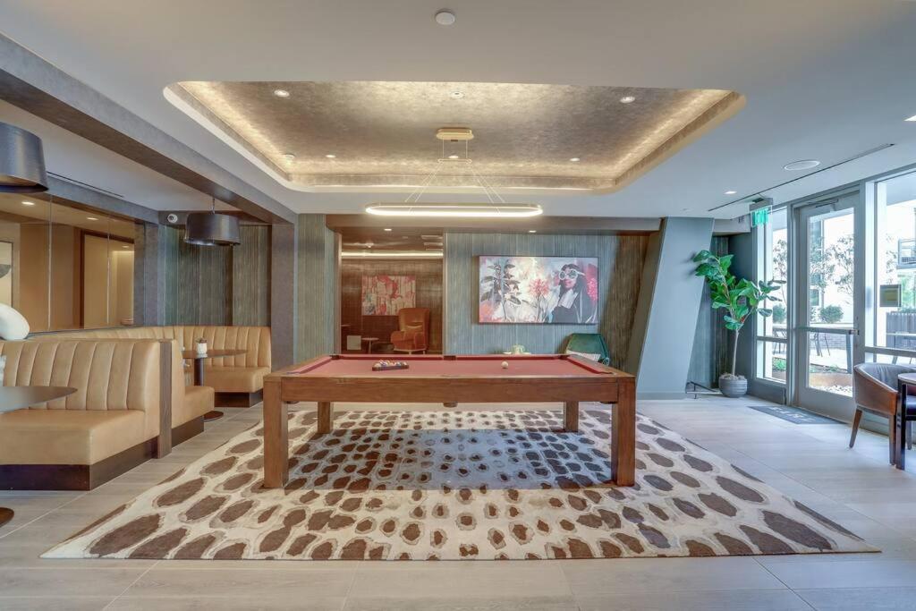 Stylish Condo At Clarendon With Rooftop Views อาร์ลิงตัน ภายนอก รูปภาพ
