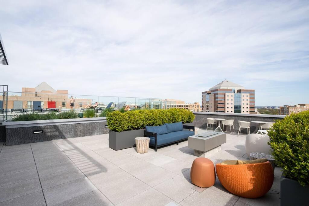 Stylish Condo At Clarendon With Rooftop Views อาร์ลิงตัน ภายนอก รูปภาพ