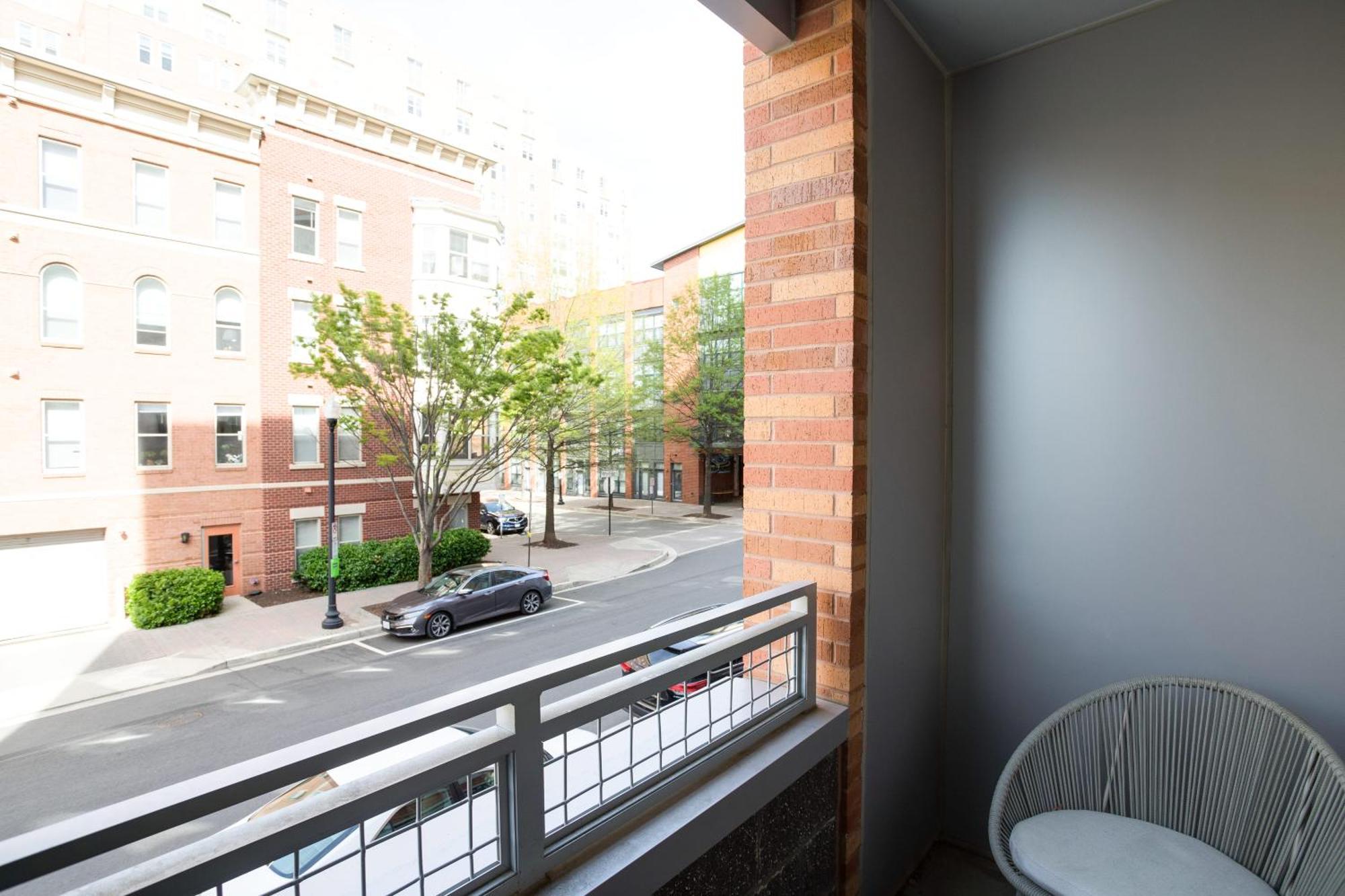 Stylish Condo At Clarendon With Rooftop Views อาร์ลิงตัน ภายนอก รูปภาพ