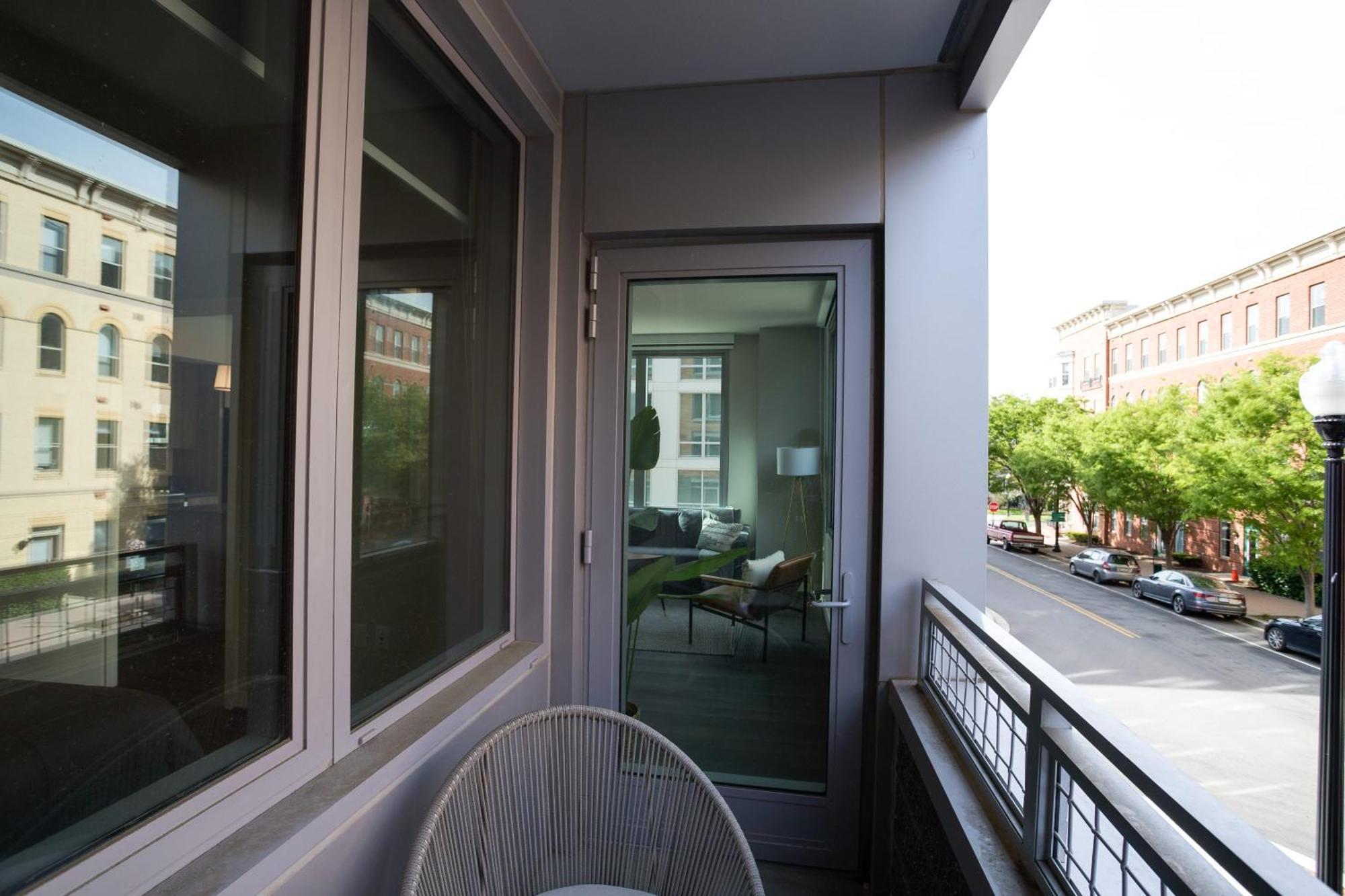 Stylish Condo At Clarendon With Rooftop Views อาร์ลิงตัน ภายนอก รูปภาพ